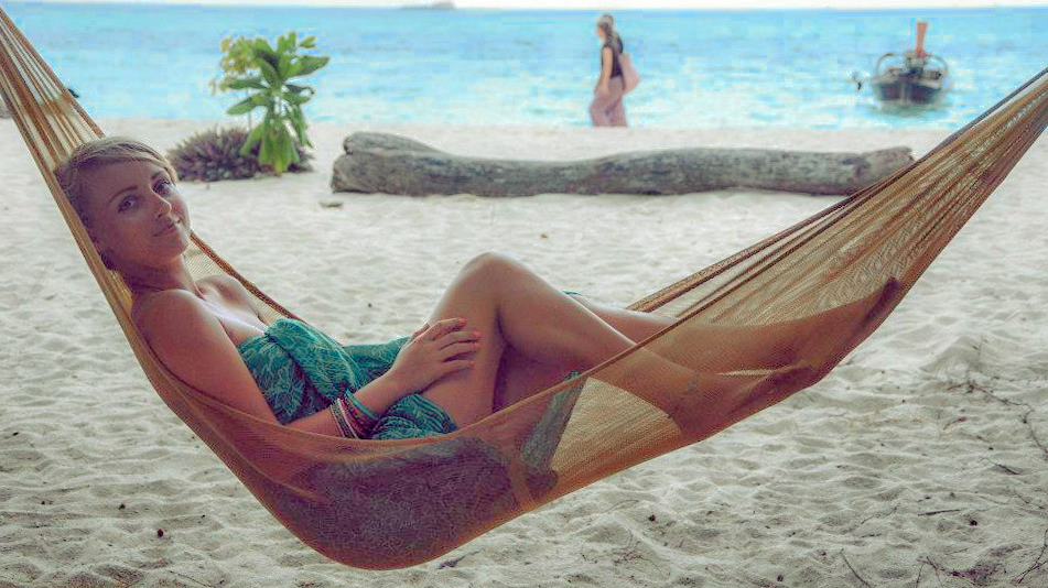 How to Reconnect to The Present Moment and Beautifully Reshape Your Life 1 How to Reconnect to The Present Moment and Beautifully Reshape Your Life